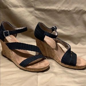 Toms opened toe wedge